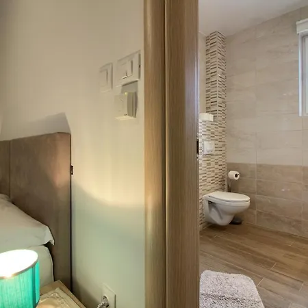 Olivia-aurora Villas: Beachside Duo With Private Pools Banjole