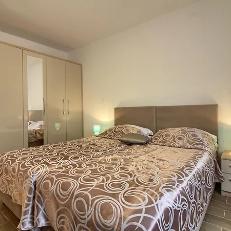 Olivia-aurora Villas: Beachside Duo With Private Pools Villa Banjole
