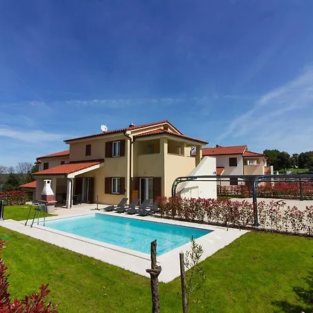 Complex Of 2 Olivia-aurora With 2 Private Pools For Up To 20 Persons Only 200m From The *