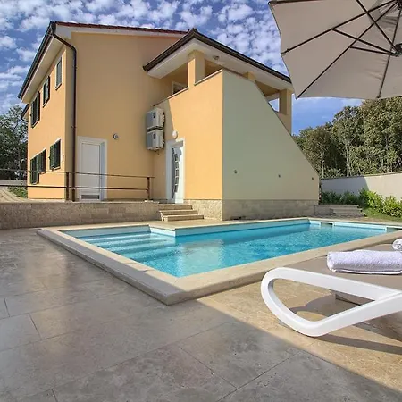Villa Olivia-aurora Villas: Beachside Duo With Private Pools *