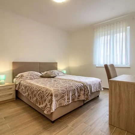 Villa Complex Of 2 Olivia-aurora With 2 Private Pools For Up To 20 Persons Only 200m From The