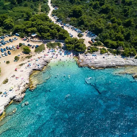 Olivia-aurora Villas: Beachside Duo With Private Pools Villa Banjole