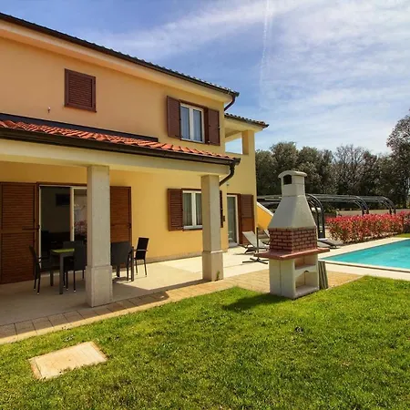 Olivia-aurora Villas: Beachside Duo With Private Pools Villa