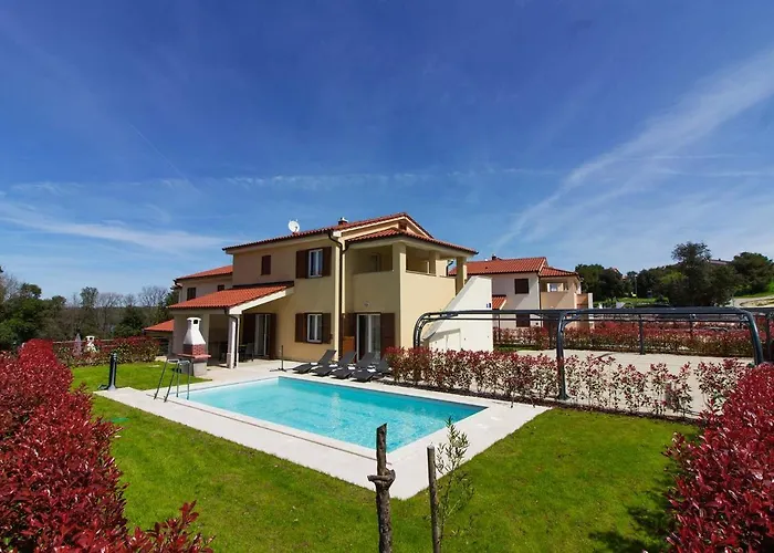 Complex Of 2 Olivia-aurora With 2 Private Pools For Up To 20 Persons Only 200m From The *
